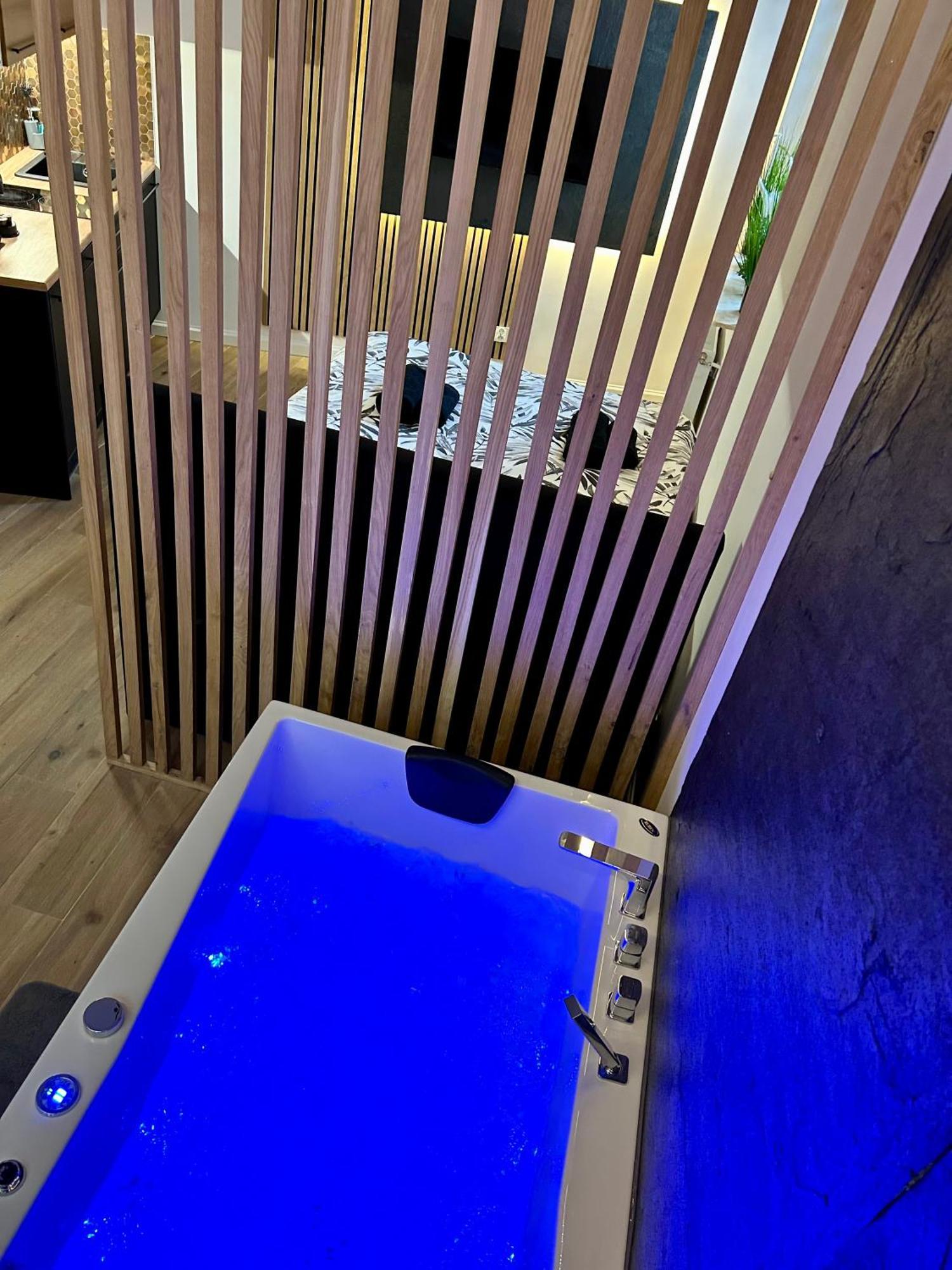 Ocean Black Jacuzzi — Zdjęcia 2